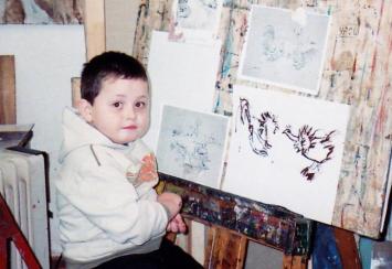 بدأ بالرسم في الثانية من عمره، إليك ما رسمه إلى أن بلغ 16 عامًا